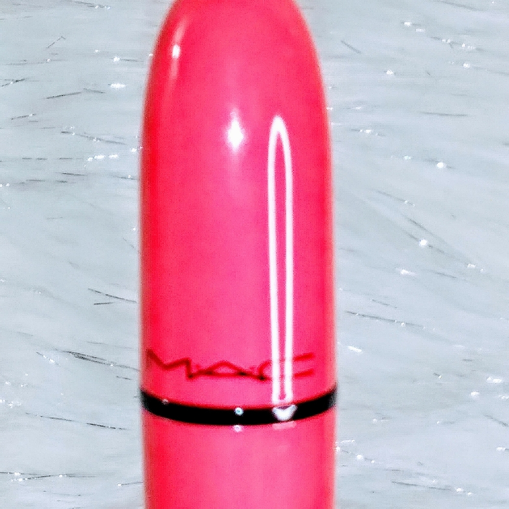 MAC RELENTLESSY RED RETRO MATTE LIPSTICK - Picture 3 of 5